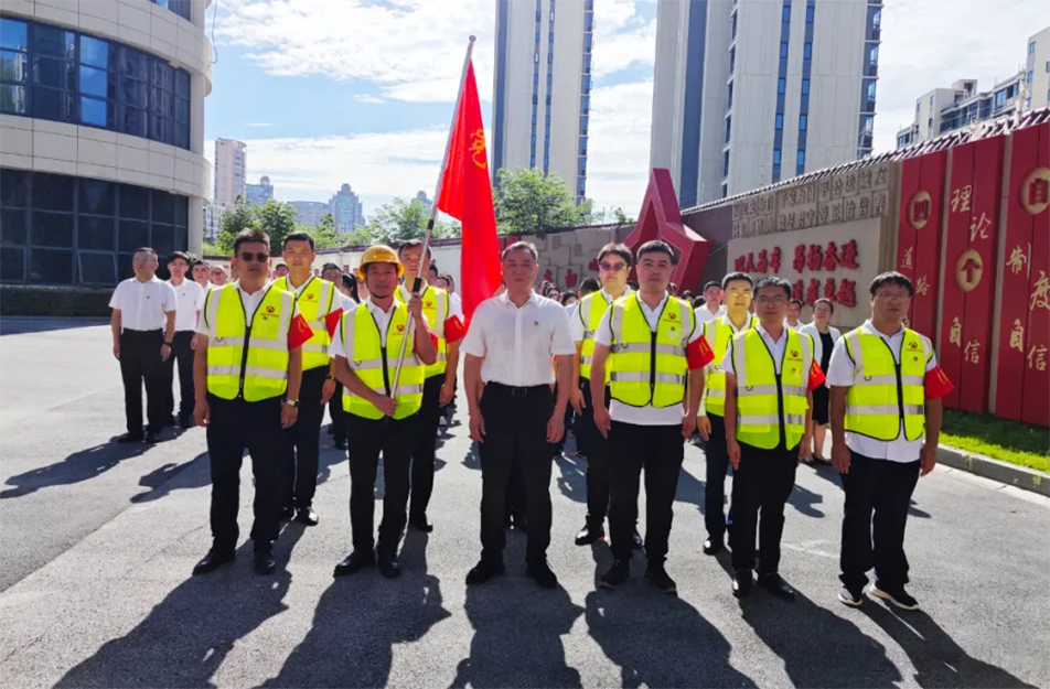 南昌市政建設集團黨員突擊隊授旗儀式 推進老城區燃氣設施更新改造